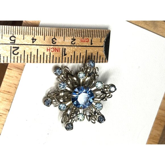 Vintage Snowflake Brooch With Blue Rhinestones & Silver Filigree Design In Gift - Picture 6 of 8